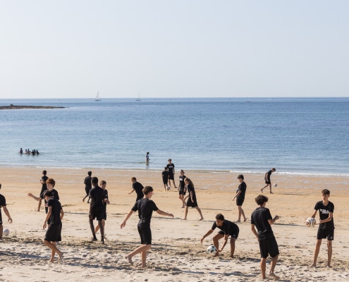 le football sur la plage
